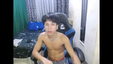 Live thumbnail for ur_innocentcummer
