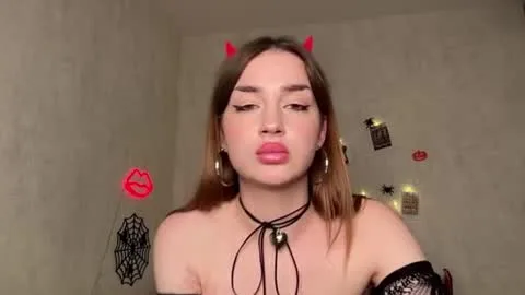 Live thumbnail for violettascarlett_