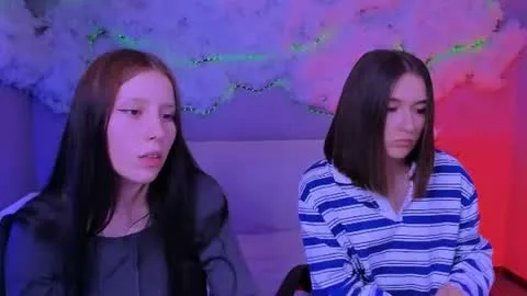 Live thumbnail for violettruee