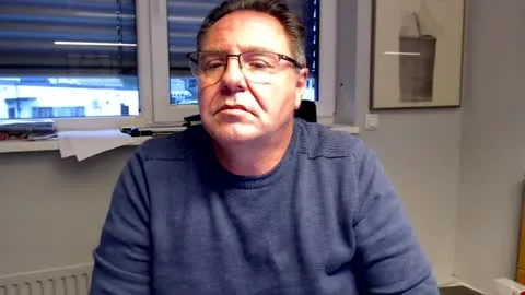 Live thumbnail for wankingfrank
