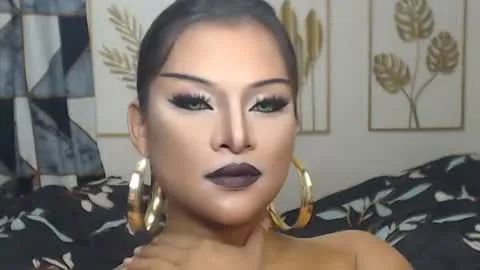 Live thumbnail for yourtrannyqueenxxx