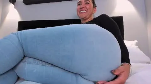 Live thumbnail for zoee_mills